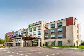 Holiday Inn Express & Suites - Milwaukee West Allis, an IHG Hotel
